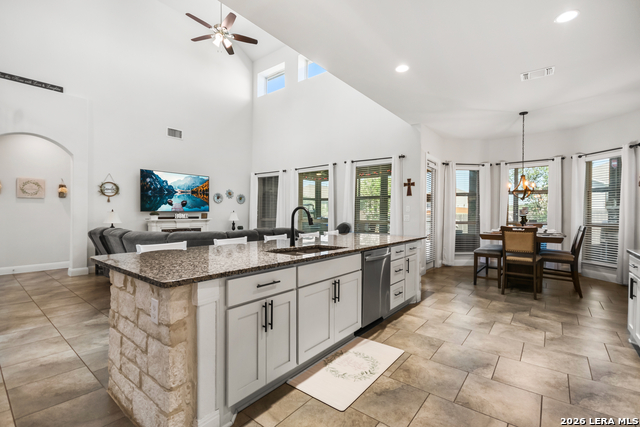 Image 20 of 47 For 417 Bee Caves Cv