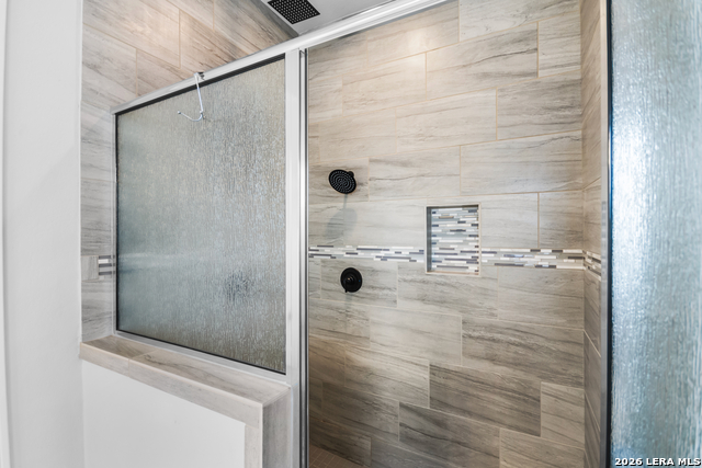 Image 27 of 47 For 417 Bee Caves Cv