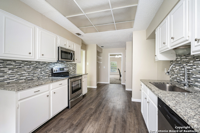 Image 8 of 28 For 1819 Babcock Rd  704