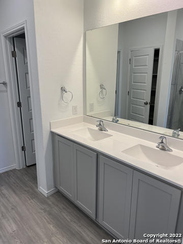 Image 18 of 21 For 2164 Griffith