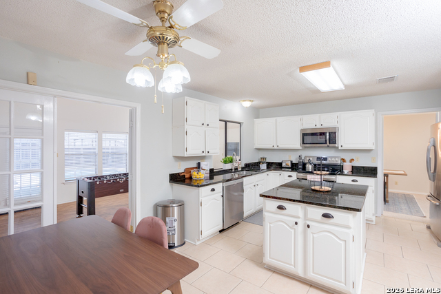 Image 12 of 42 For 13718 Pebble Point Dr