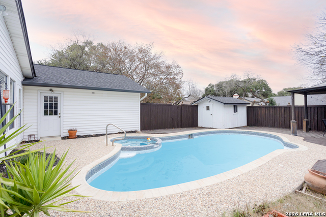 Image 7 of 42 For 13718 Pebble Point Dr