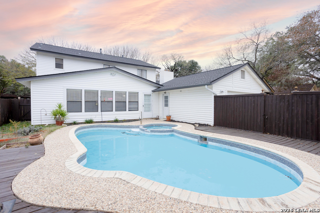 Image 8 of 42 For 13718 Pebble Point Dr