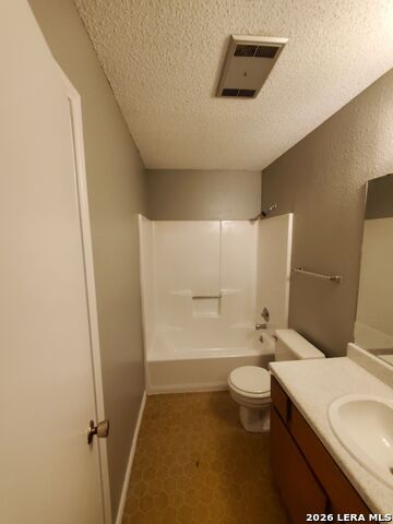 Listing photo id 8 for 8930 Hambledon Dr