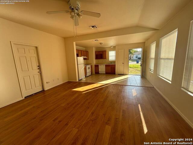 Image 3 of 11 For 14543 Clovelly Wood