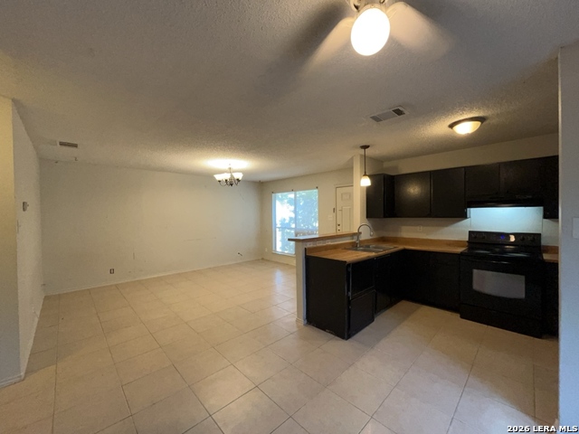 Listing photo id 9 for 8869 Meadow Trace Street