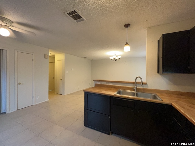 Listing photo id 12 for 8869 Meadow Trace Street