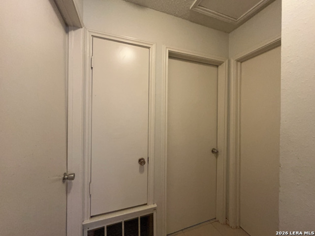 Listing photo id 13 for 8869 Meadow Trace Street