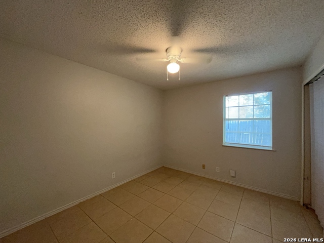 Listing photo id 14 for 8869 Meadow Trace Street