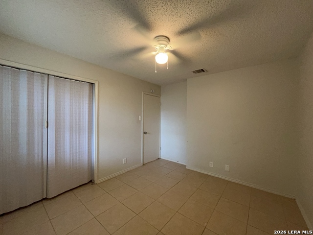 Listing photo id 15 for 8869 Meadow Trace Street