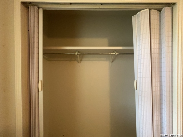 Listing photo id 16 for 8869 Meadow Trace Street