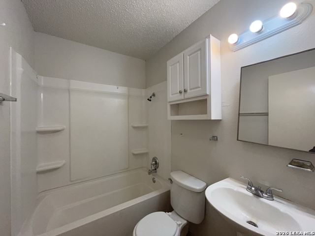 Listing photo id 17 for 8869 Meadow Trace Street