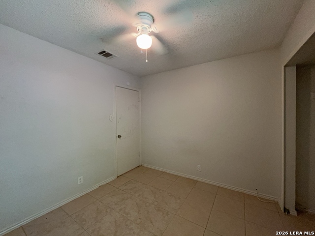 Listing photo id 19 for 8869 Meadow Trace Street