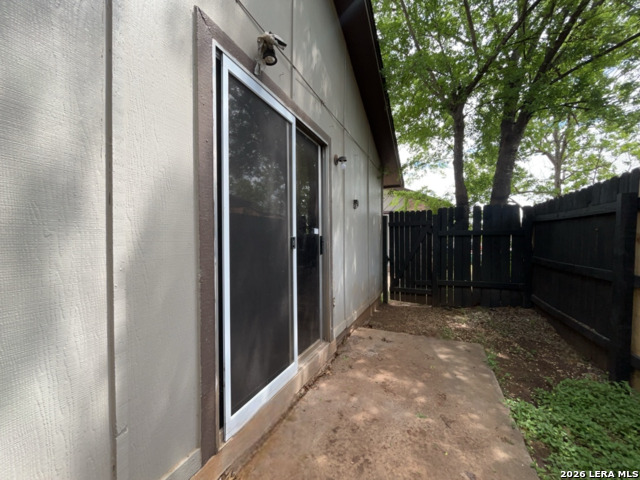 Listing photo id 22 for 8869 Meadow Trace Street