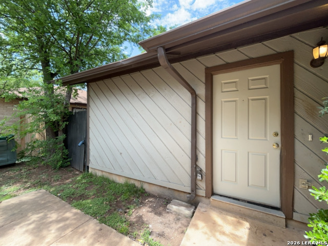 Listing photo id 25 for 8869 Meadow Trace Street