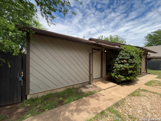 Listing photo id 27 for 8869 Meadow Trace Street