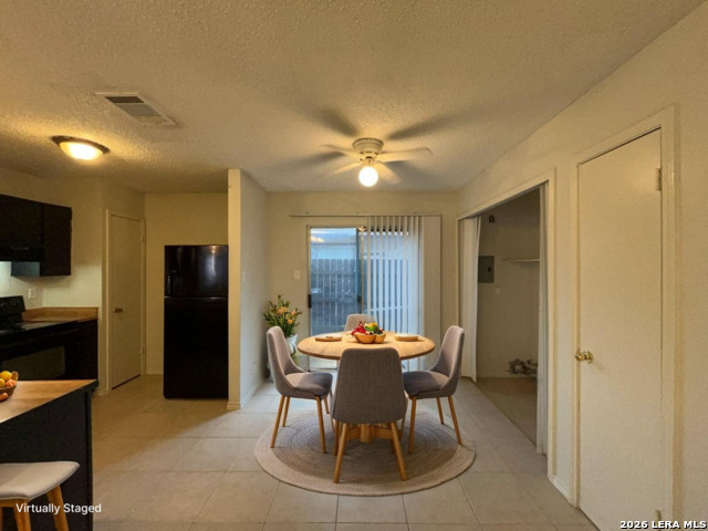 Listing photo id 1 for 8869 Meadow Trace Street