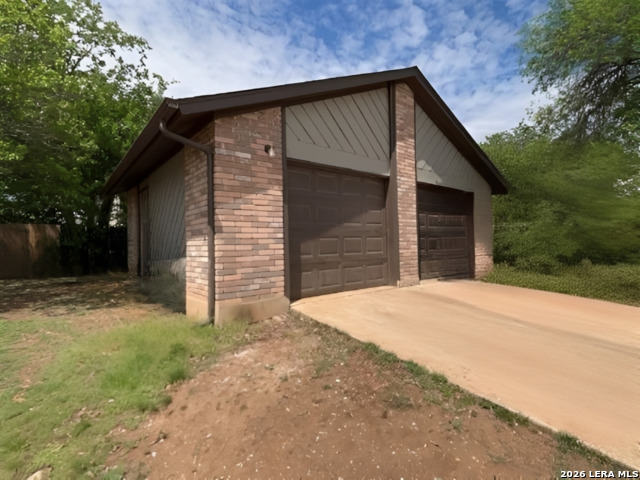 Listing photo id 30 for 8869 Meadow Trace Street
