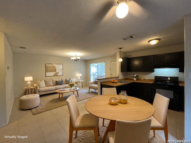 Listing photo id 2 for 8869 Meadow Trace Street