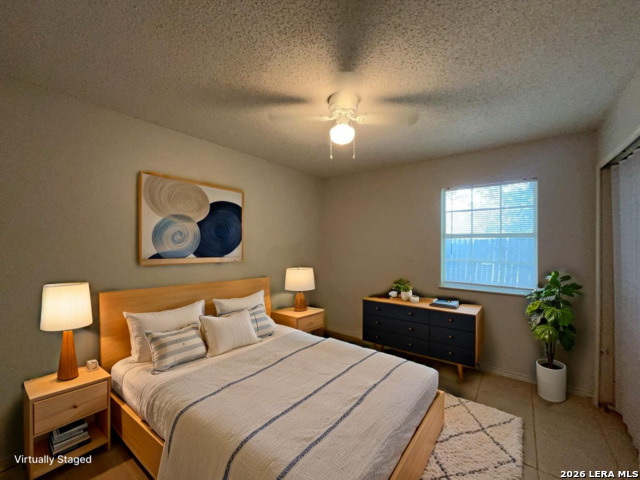 Listing photo id 3 for 8869 Meadow Trace Street