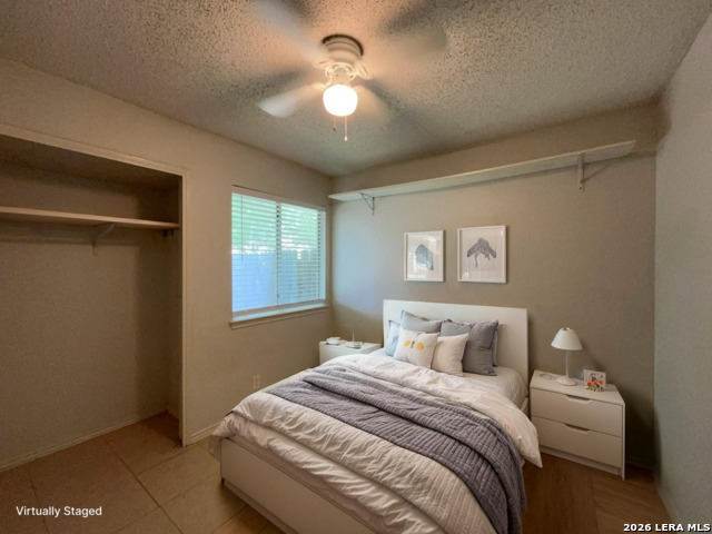 Listing photo id 4 for 8869 Meadow Trace Street