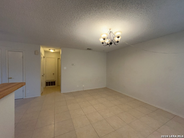 Listing photo id 5 for 8869 Meadow Trace Street