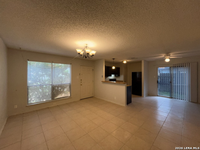 Listing photo id 7 for 8869 Meadow Trace Street