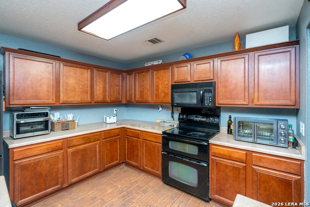 Image 15 of 33 For 10126 Cedarcliff