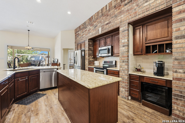 Image 11 of 32 For 200 Summit Vw