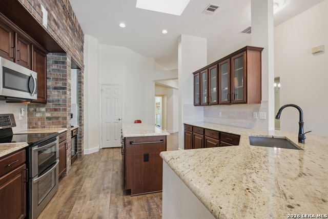 Image 13 of 32 For 200 Summit Vw