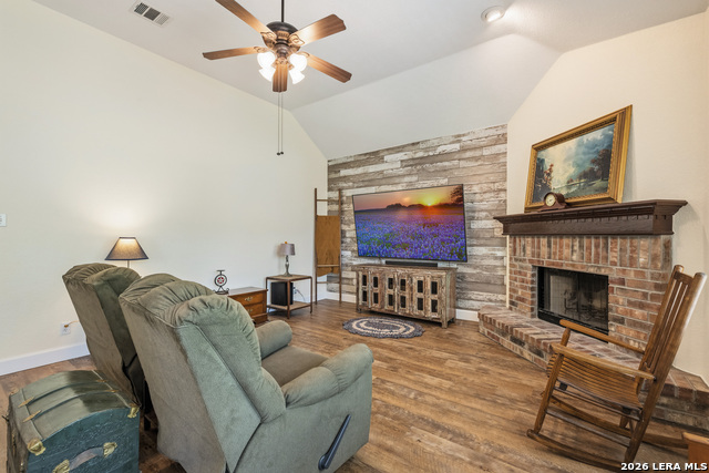 Image 17 of 32 For 200 Summit Vw