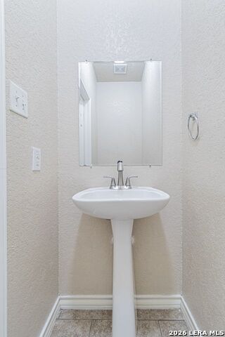 Listing photo id 8 for 4919 Appleseed Ct