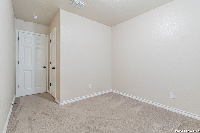 Listing photo id 14 for 4919 Appleseed Ct