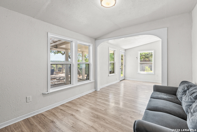 Image 9 of 47 For 130 Scenic View Dr