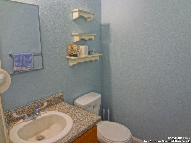 Listing photo id 11 for 9415 Silverfeather