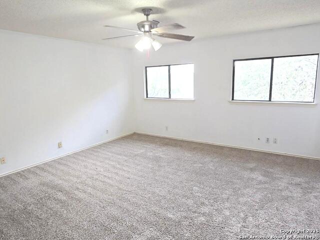 Listing photo id 12 for 9415 Silverfeather