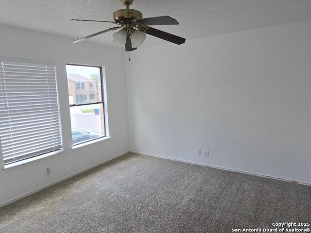 Listing photo id 14 for 9415 Silverfeather