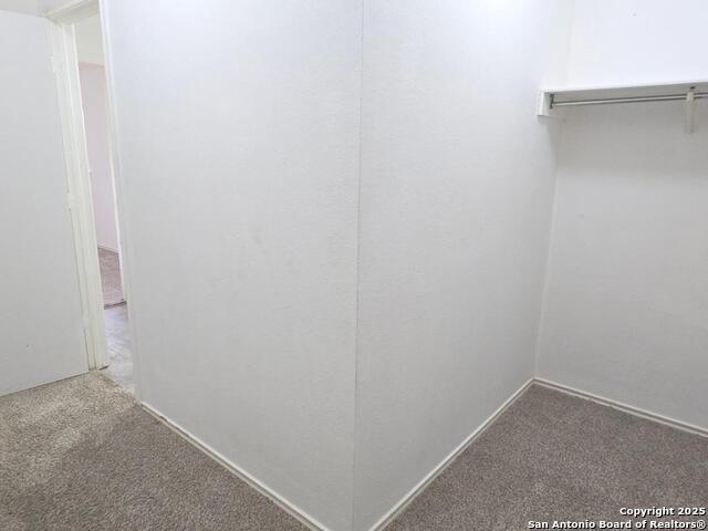 Listing photo id 17 for 9415 Silverfeather