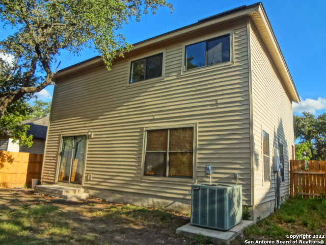 Listing photo id 21 for 9415 Silverfeather