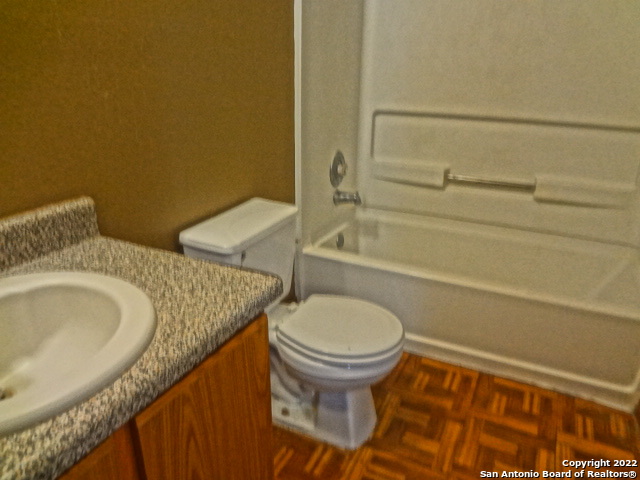 Listing photo id 22 for 9415 Silverfeather