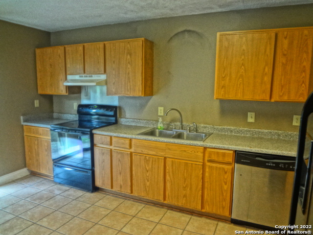 Listing photo id 27 for 9415 Silverfeather