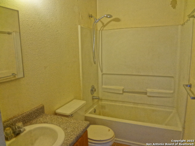 Listing photo id 28 for 9415 Silverfeather