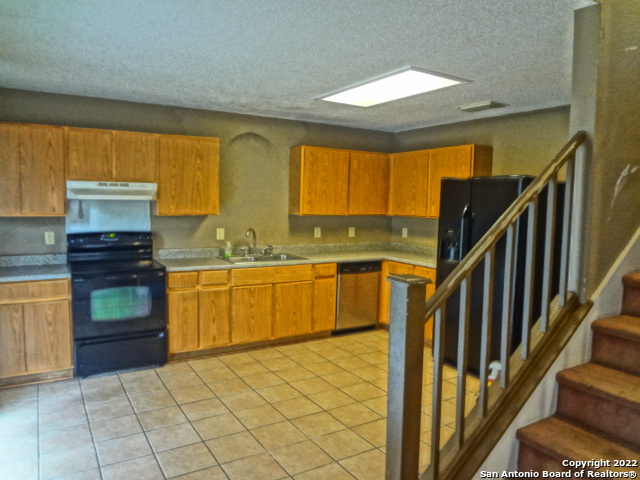 Listing photo id 29 for 9415 Silverfeather