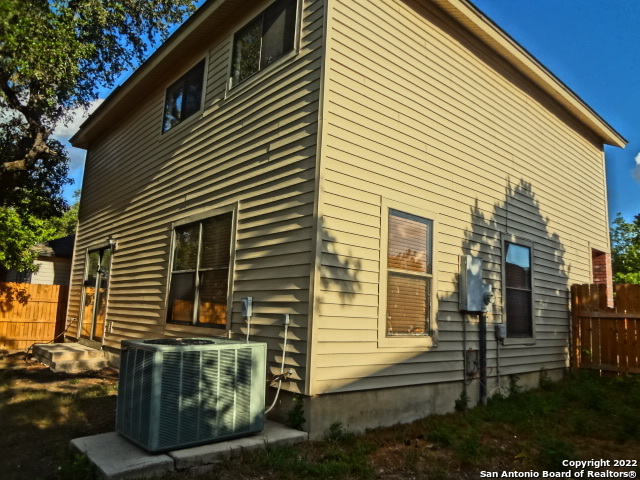 Listing photo id 31 for 9415 Silverfeather