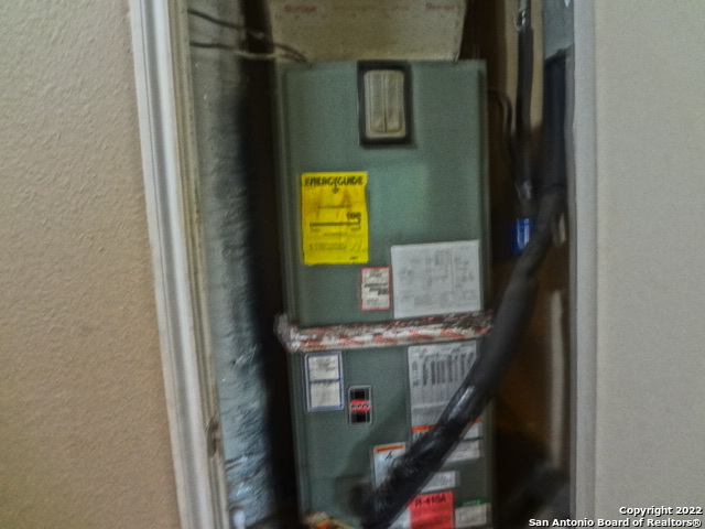 Listing photo id 32 for 9415 Silverfeather