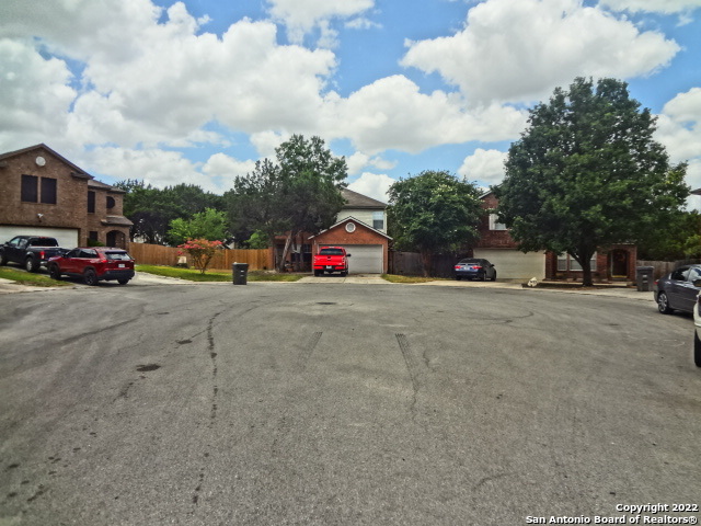 Listing photo id 33 for 9415 Silverfeather