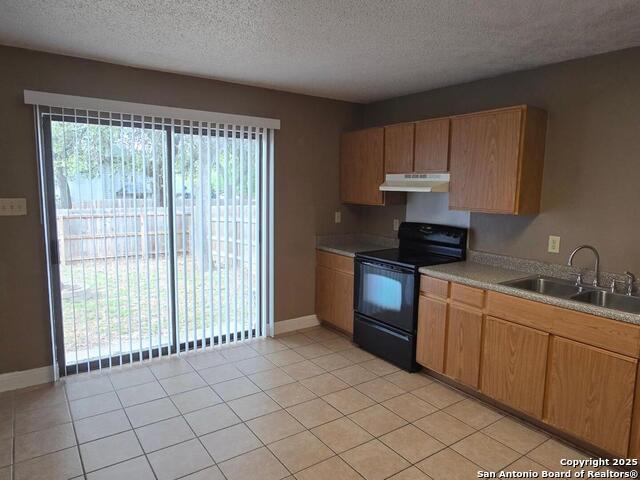 Listing photo id 35 for 9415 Silverfeather