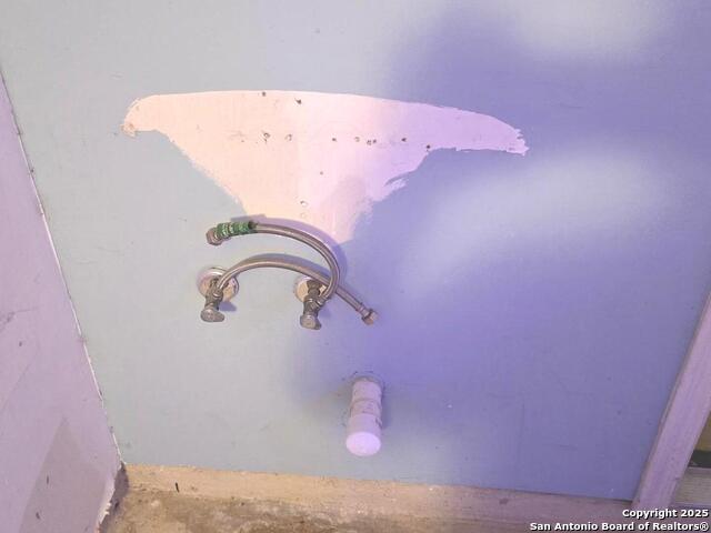 Listing photo id 47 for 9415 Silverfeather