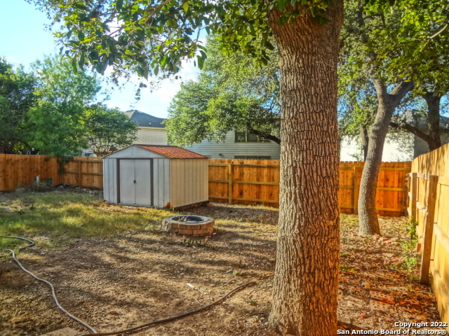 Listing photo id 3 for 9415 Silverfeather