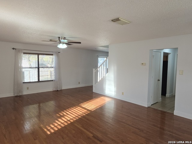 Listing photo id 68 for 9415 Silverfeather